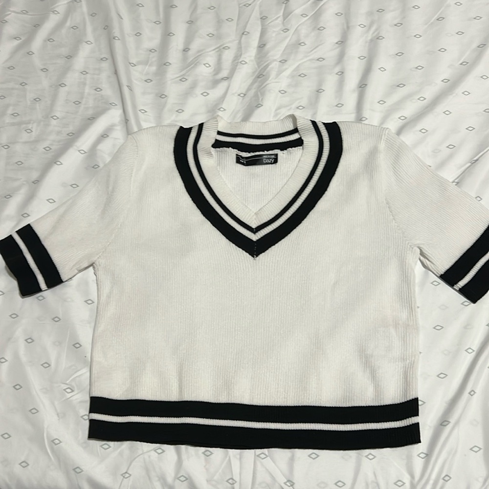 Cropped V neck Sweater